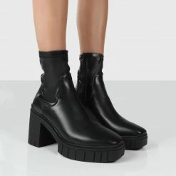 PUBLIC DESIRE OBSTACLE BLACK CHUNKY HEELED ANKLE BOOTS